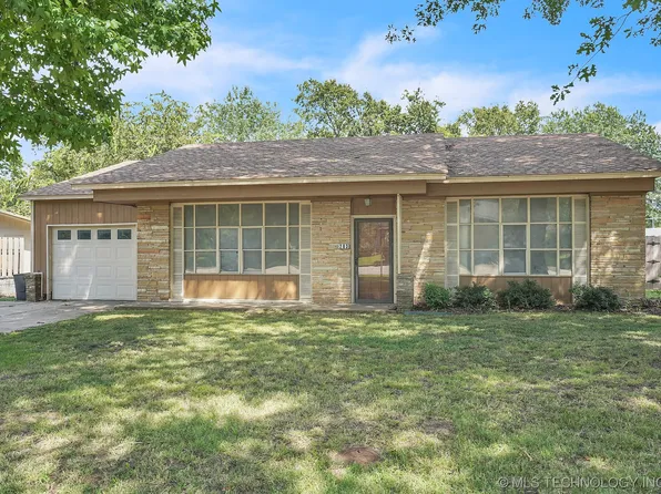 203 S Elliott St, Pryor, OK 74361