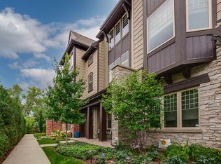 615 Parkside Ct, Libertyville, IL 60048