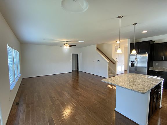 5th image of 601 Bentgrass Dr