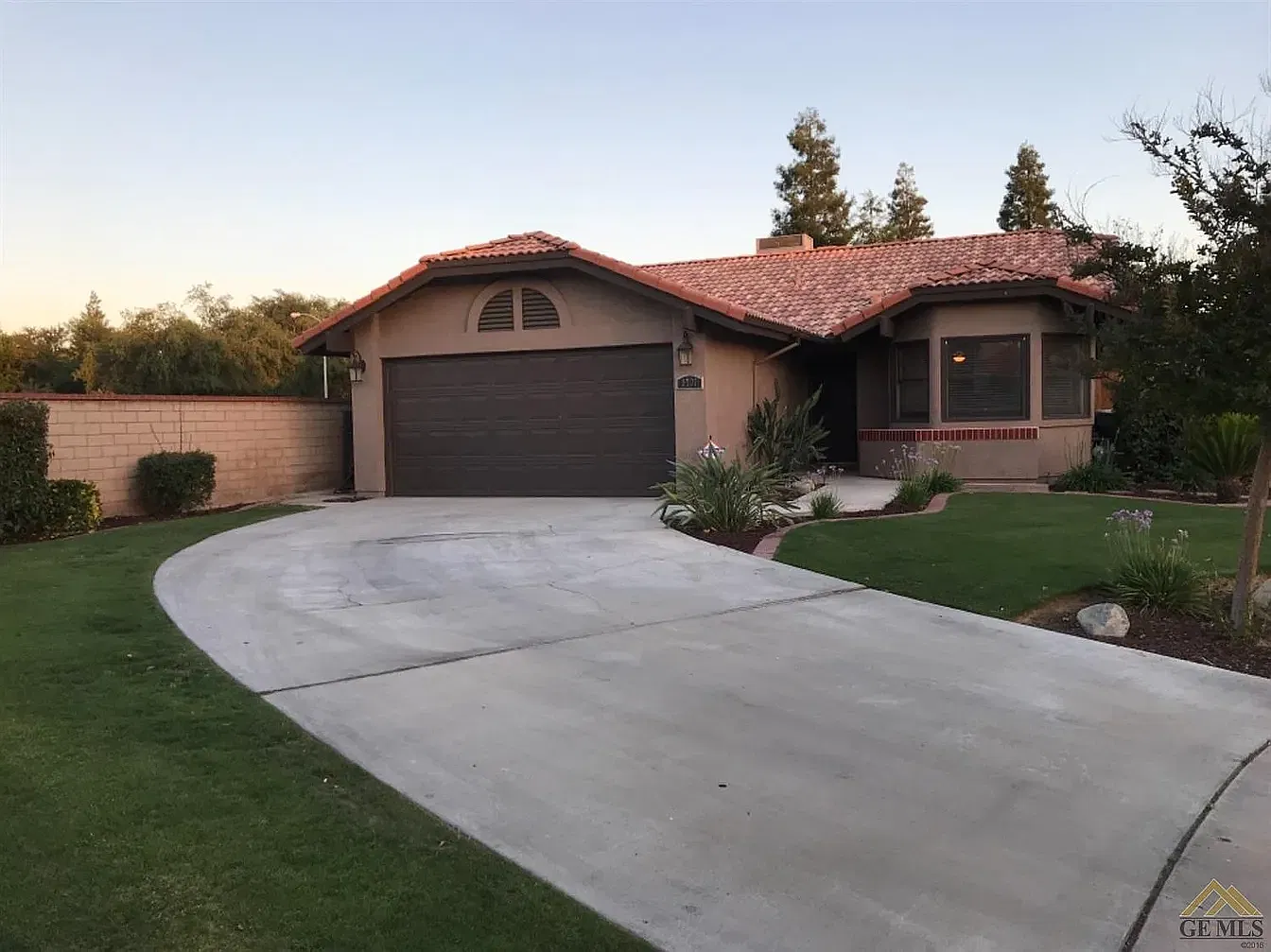 3 bed, 1300 sqft, $2,700 — Photo 1