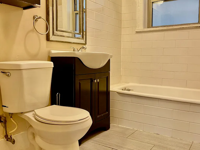 7239 S Phillips Ave — Photo 8