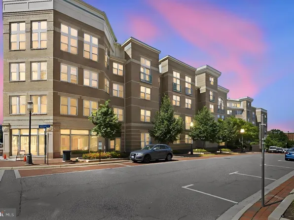 12001 Market St APT 443, Reston, VA 20190
