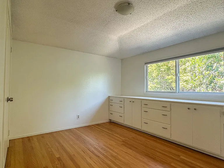 1791 Grace Ave — Photo 11