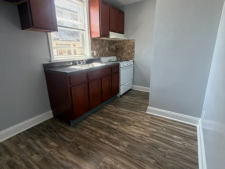192 Park St #B2 — Photo 2