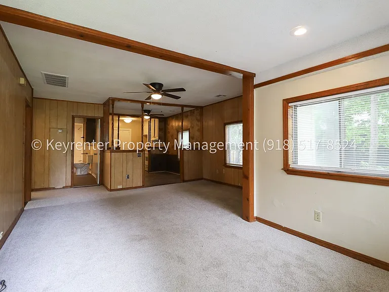 1928 N Columbia Pl — Photo 4