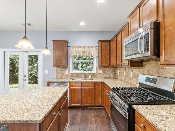 3rd image of 284 Ascott Ln