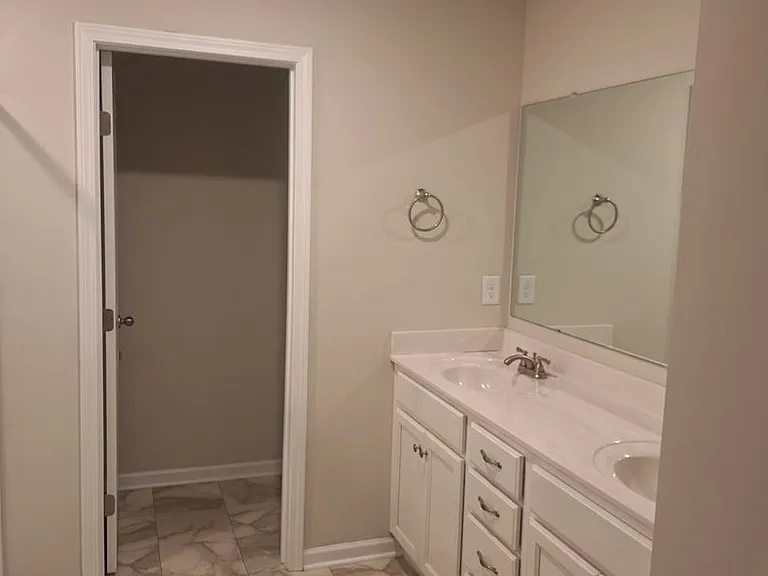 220 Turner Ln — Photo 21