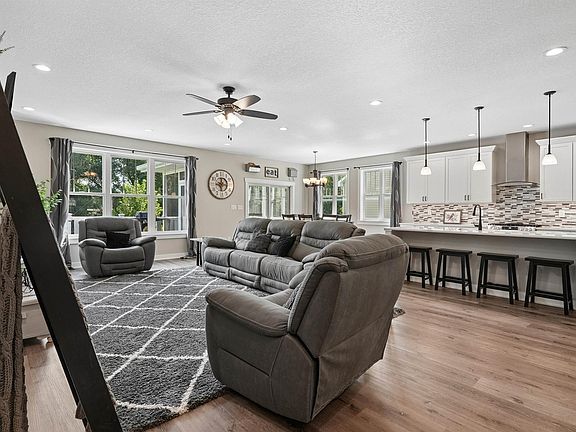 3rd image of 630 Melendy Ln