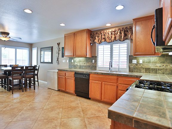 3rd image of 7175 Hillcrest Ct