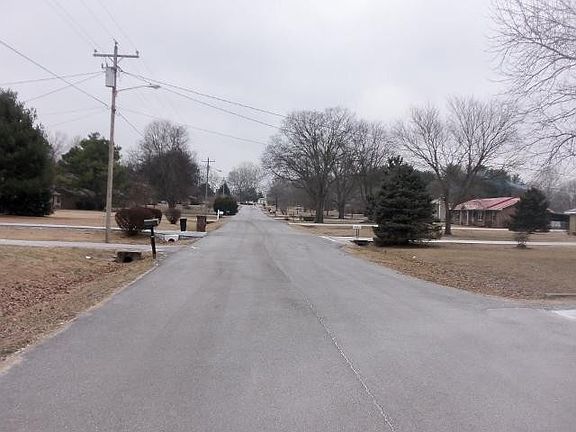 5th image of 115 Edgewood Dr