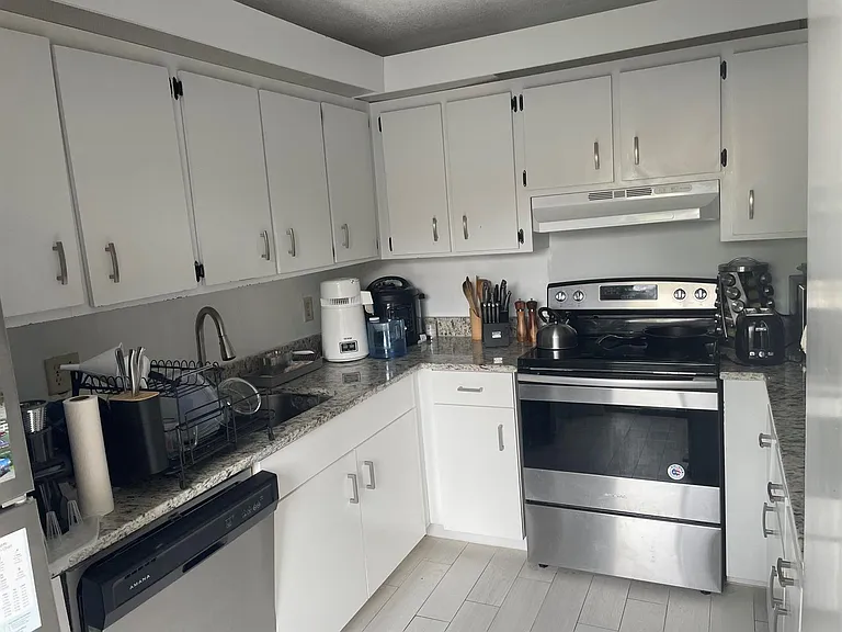 2228 White Pine Cir #B — Photo 5