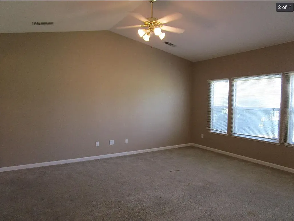 Golf Ave 967 - 1 — Photo 2