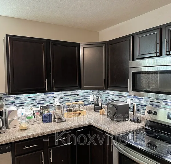 2419 E Glenwood Ave — Photo 8