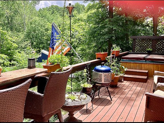 5th image of 6720 Meadowlawn Cir