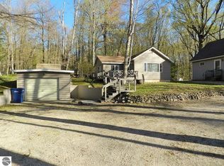 8769 S Dunns Farm Rd, Maple City, MI 49664