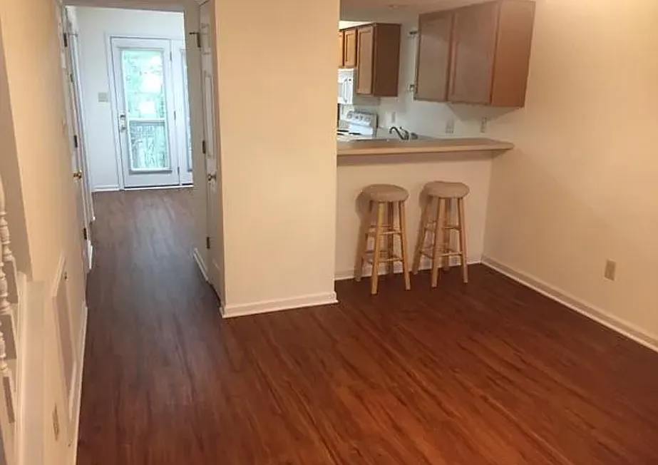 2 bed, 1.5 bath, 930 sqft, $1,300 — Photo 4