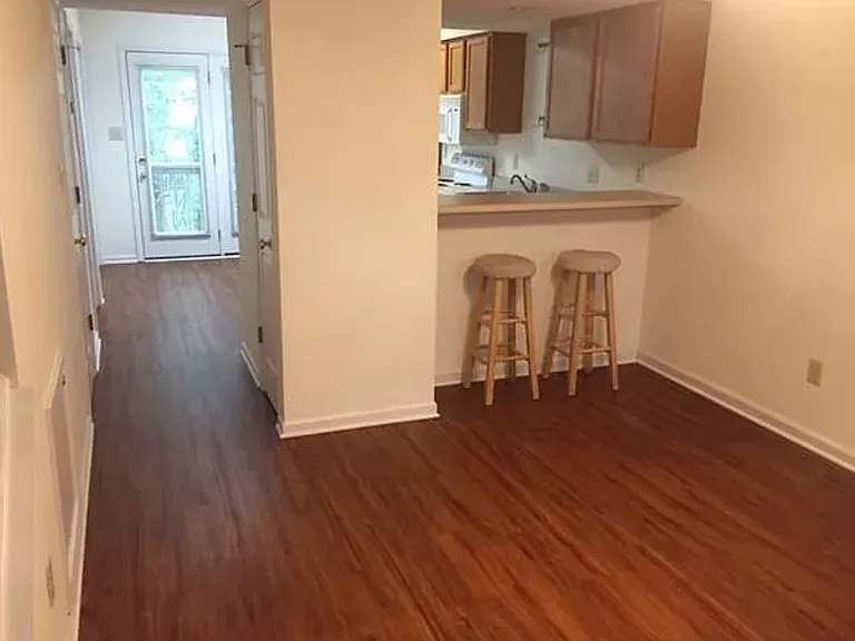 811 E Sherwood Hills Dr — Photo 3