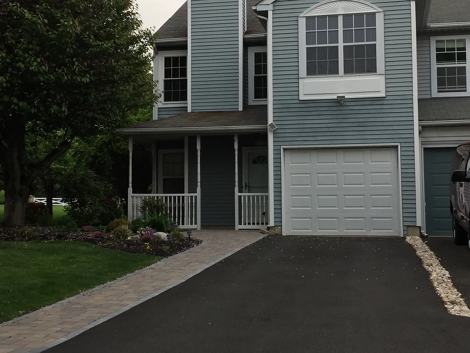3 bed, 2.5 bath, 1900 sqft, $3,400 — Photo 2
