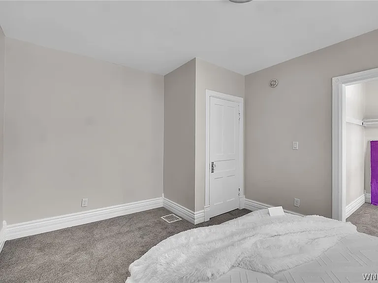 1097 Tonawanda St — Photo 24
