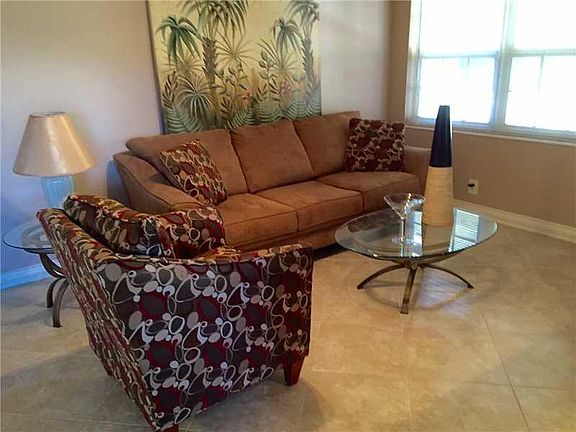 4th image of 2404 NE 33rd Avenue #11