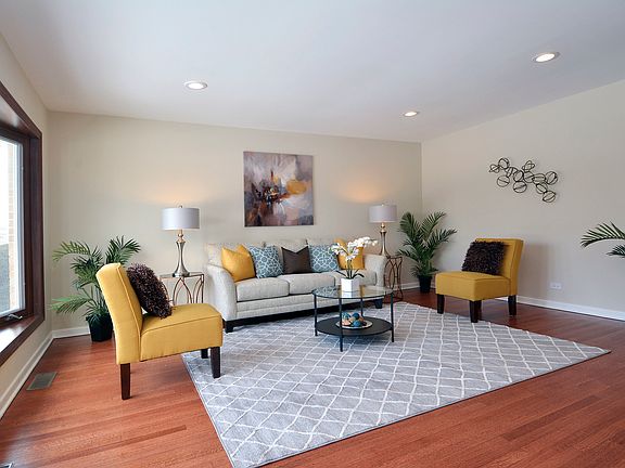 4th image of 8841 Oak Park Ave
