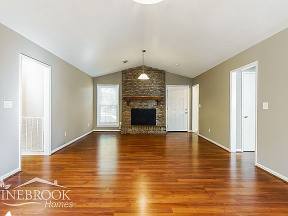3rd image of 1700 Montrose Dr