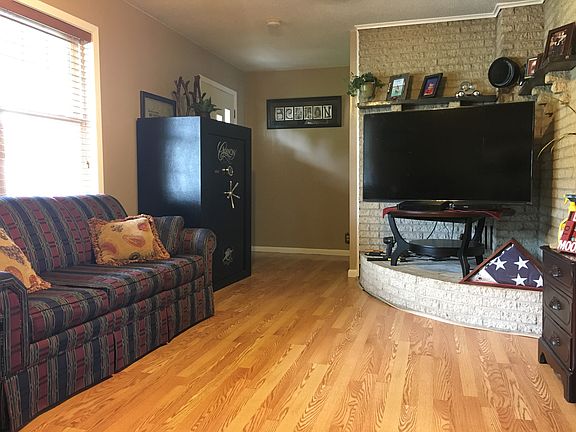 5th image of 2728 Charlton Ln