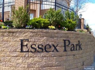 916 Memorial Dr, Belleville, NJ 07109