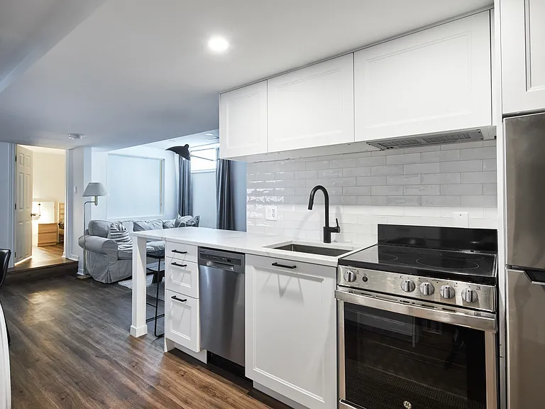 331 Catherine St — Photo 26