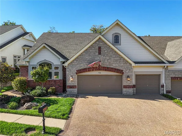 735 Stonebluff Ct, Chesterfield, MO 63005
