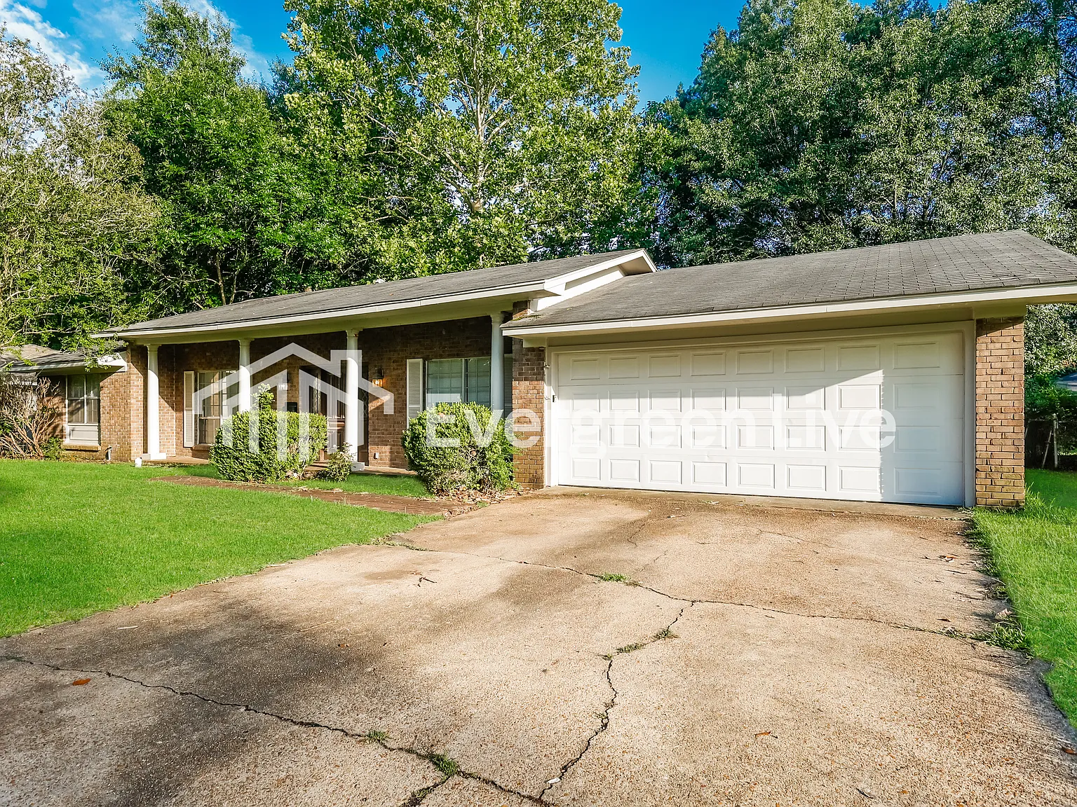 3 bed, 2.0 bath, 1849 sqft, $1,645 — Photo 2