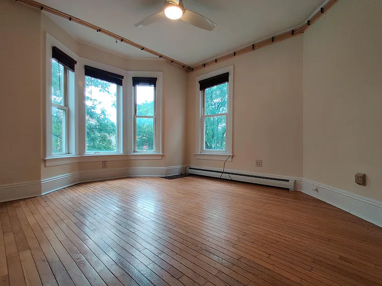 248 College St #5 — Photo 1