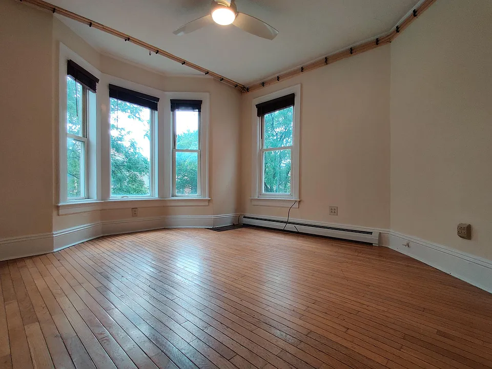 248 College St #5