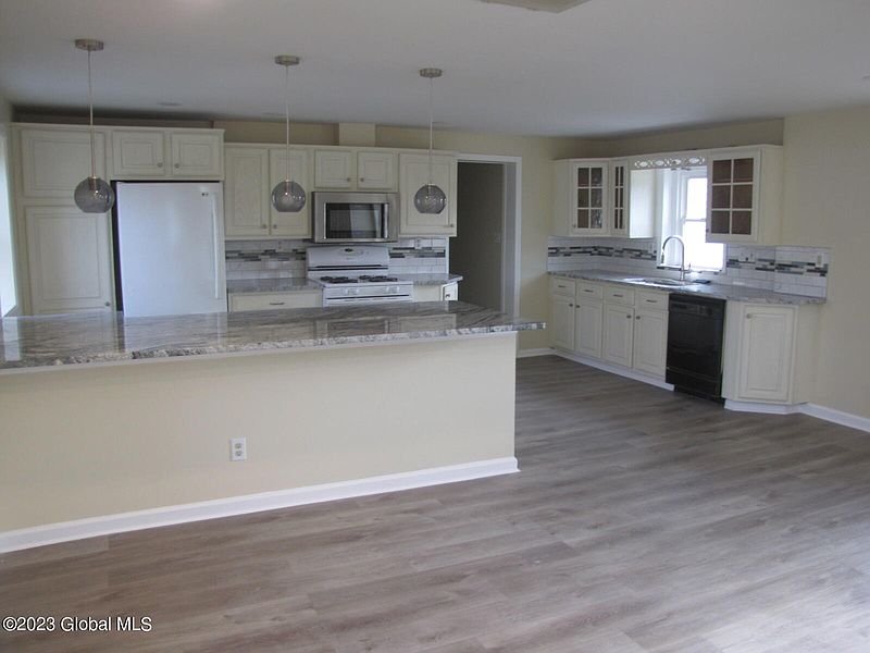 5th image of 1746 Norfolk Avenue