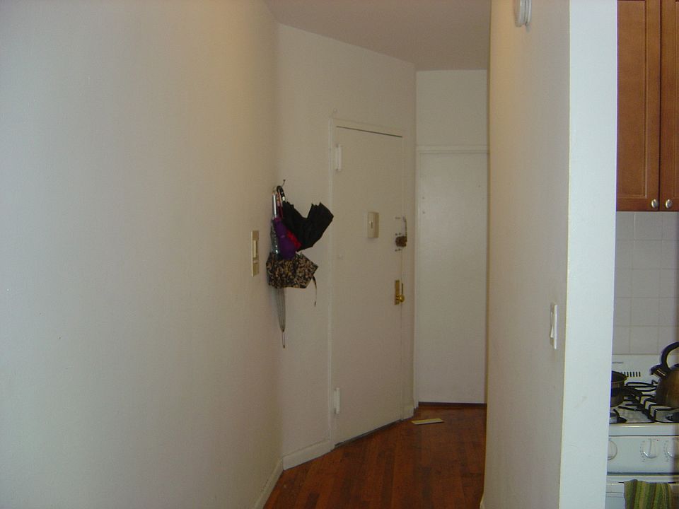 2nd image of 321 W 21st St APT 3A