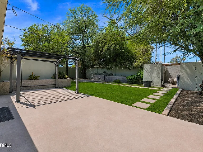 4916 E Amelia Ave — Photo 21