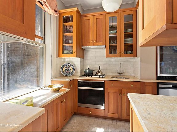 2nd image of 929 Park Ave #11A