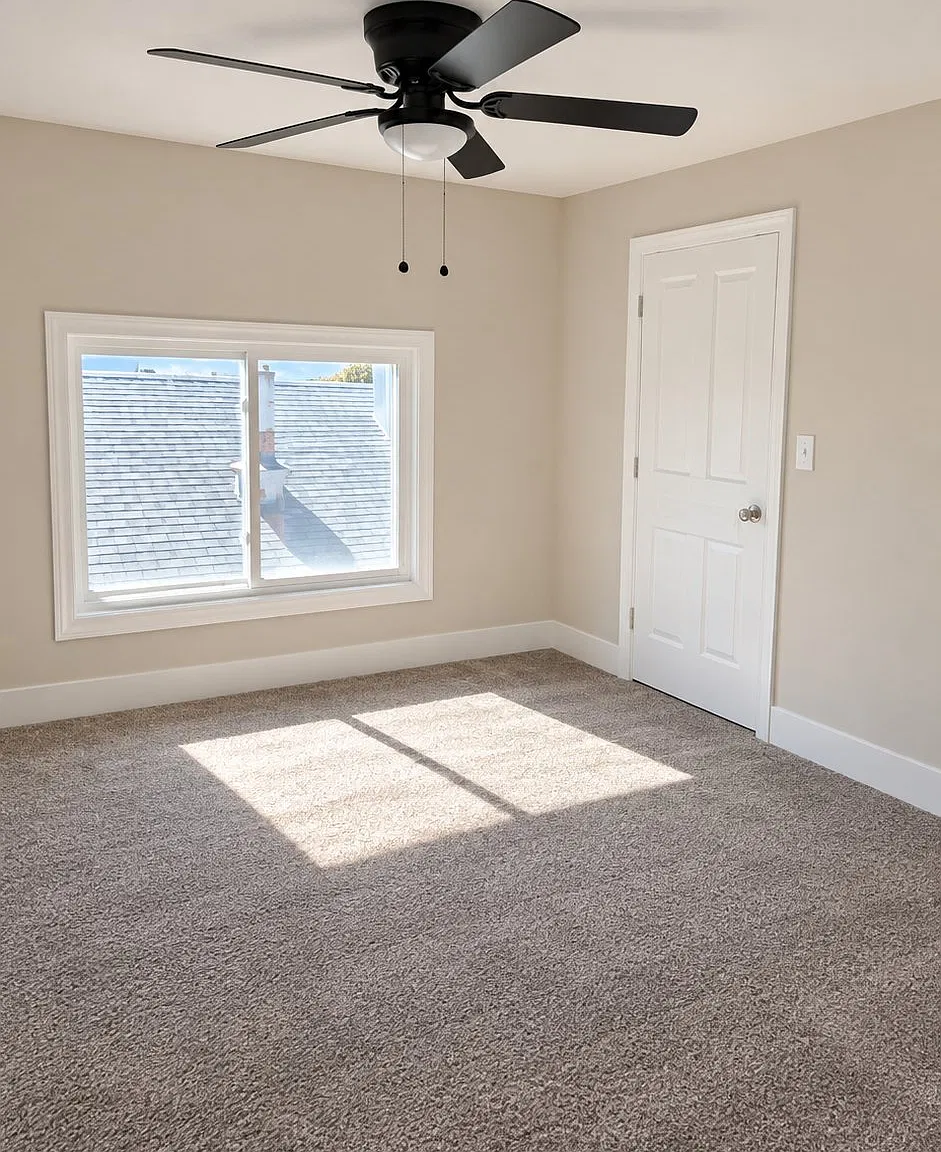 Upper Unit B2 — Photo 3