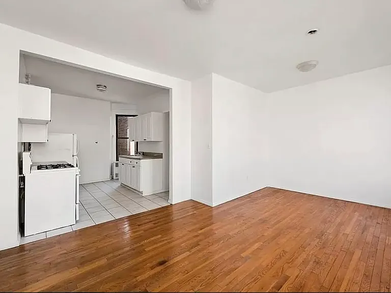 160 Prince St #14 — Photo 3