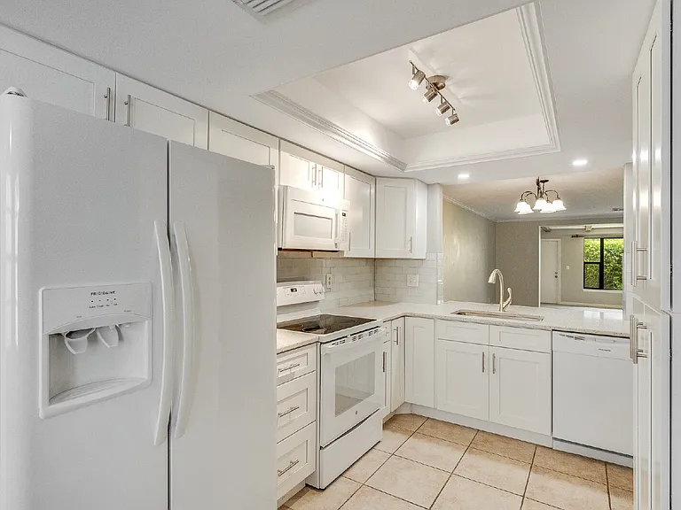 255 Paradise Blvd #10 — Photo 9