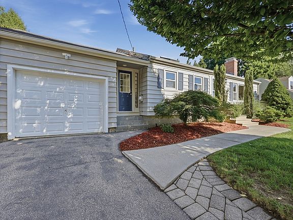 3rd image of 39 Maple Cir