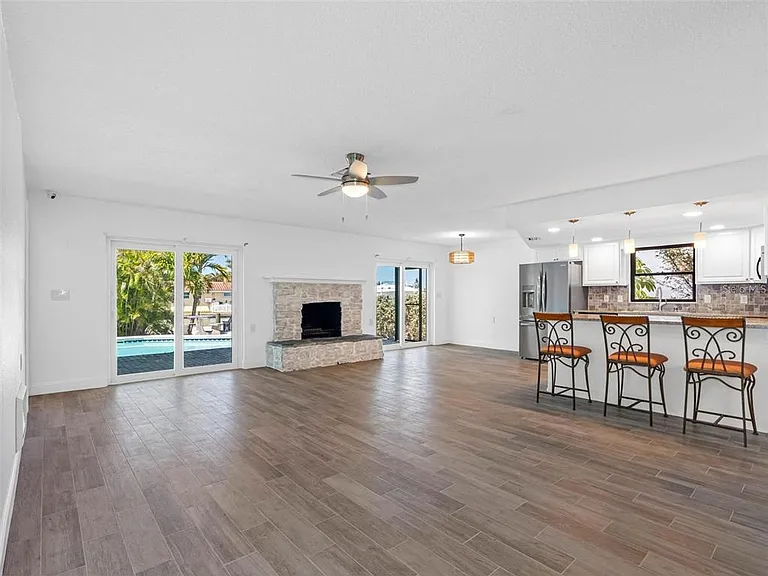562 Johns Pass Ave — Photo 17