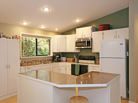 3rd image of 1650 NW Vasquez Way