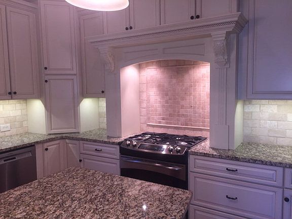 5th image of 311 Windsor Dr N