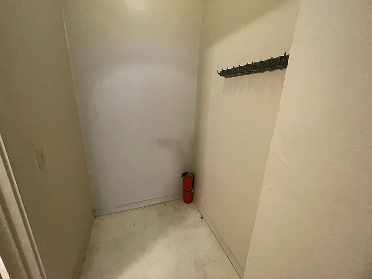 321 Vine St — Photo 22