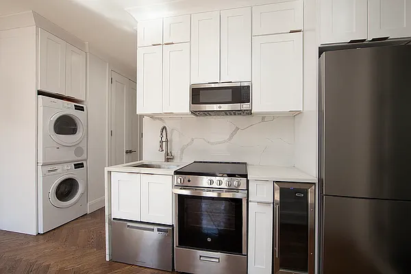 Rented by R New York | media 12