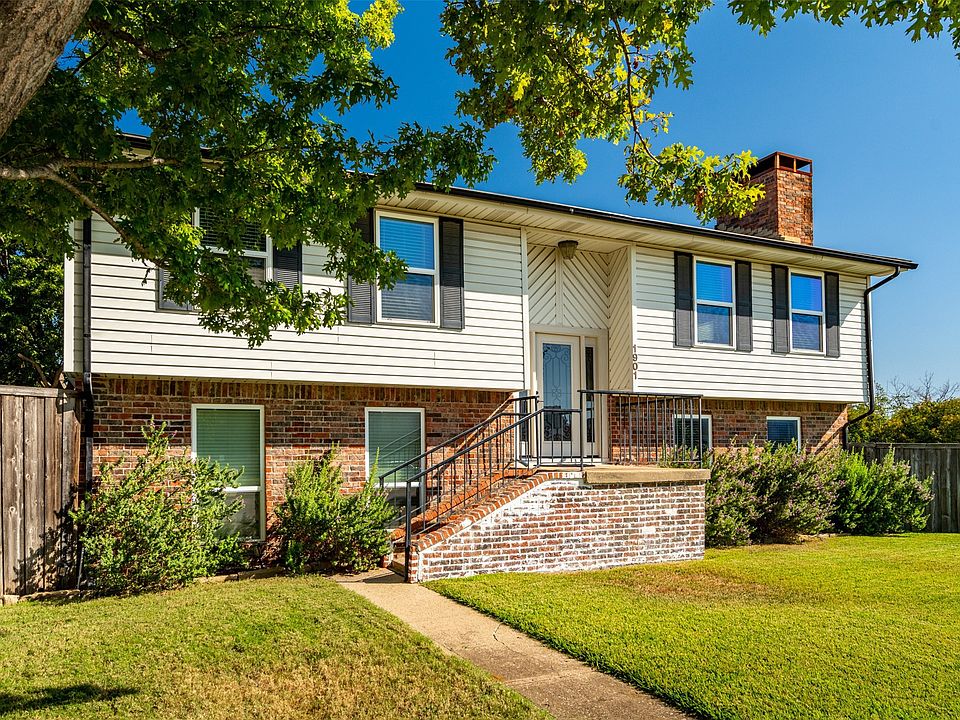 1st image of 1901 Forestwood Dr
