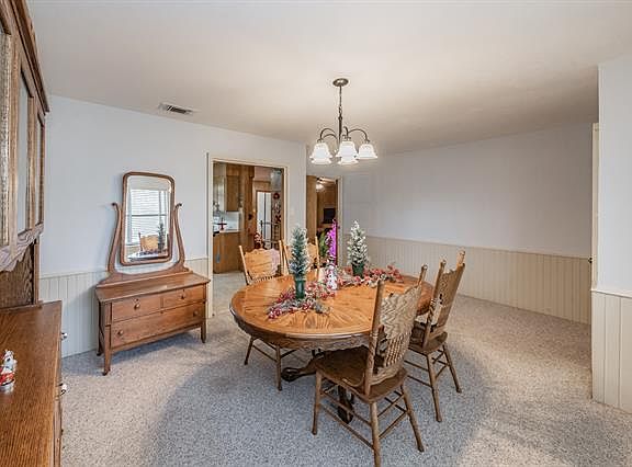 3rd image of 1004 Royal Dr