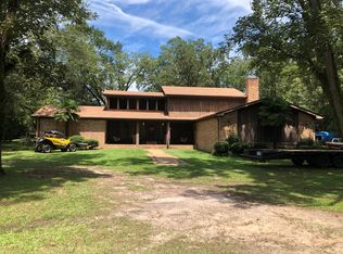 706 E Jessamine St, Ellisville, MS 39437