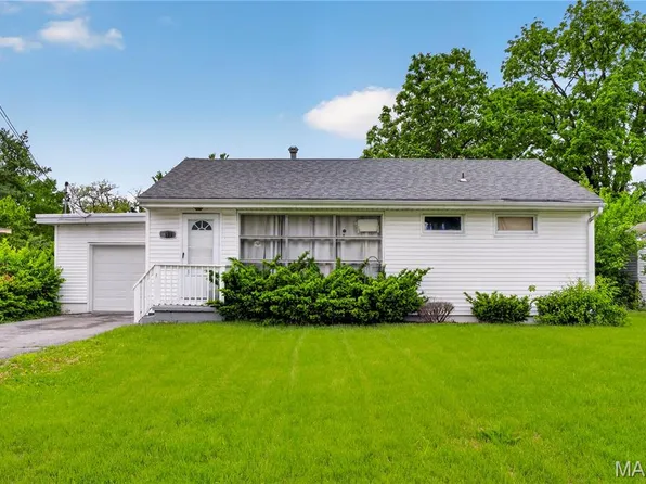 109 Cascade Dr, Belleville, IL 62223